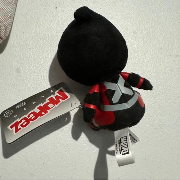 5/$25 Deadpool Mopeez Plush NWT - Picture 4 of 4